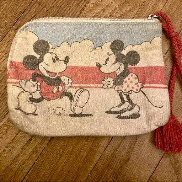 Disney x Junk Food Pouch - Picture 2 of 4
